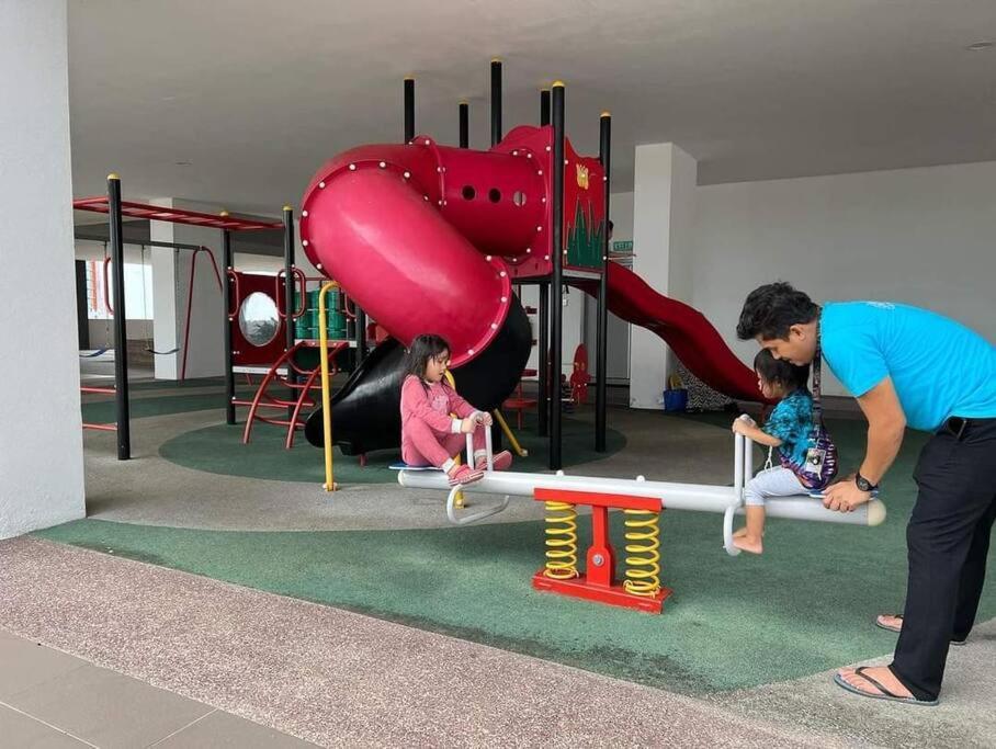 Dhia Raisha Homestay 瓜拉丁加奴 外观 照片
